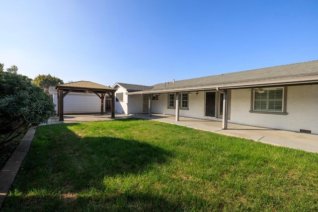 1912 Kendall Ave, Modesto, CA 95355