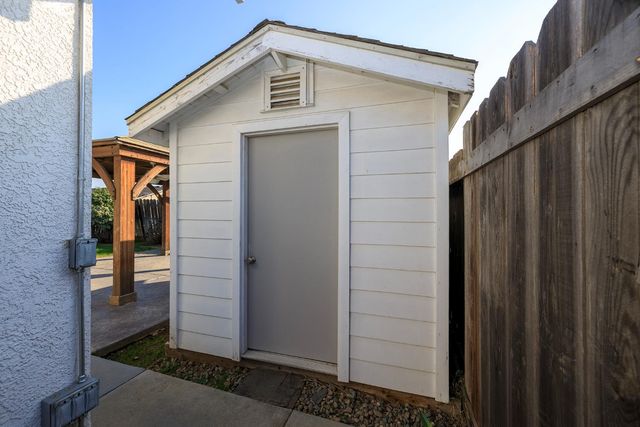 1912 Kendall Ave, Modesto, CA 95355