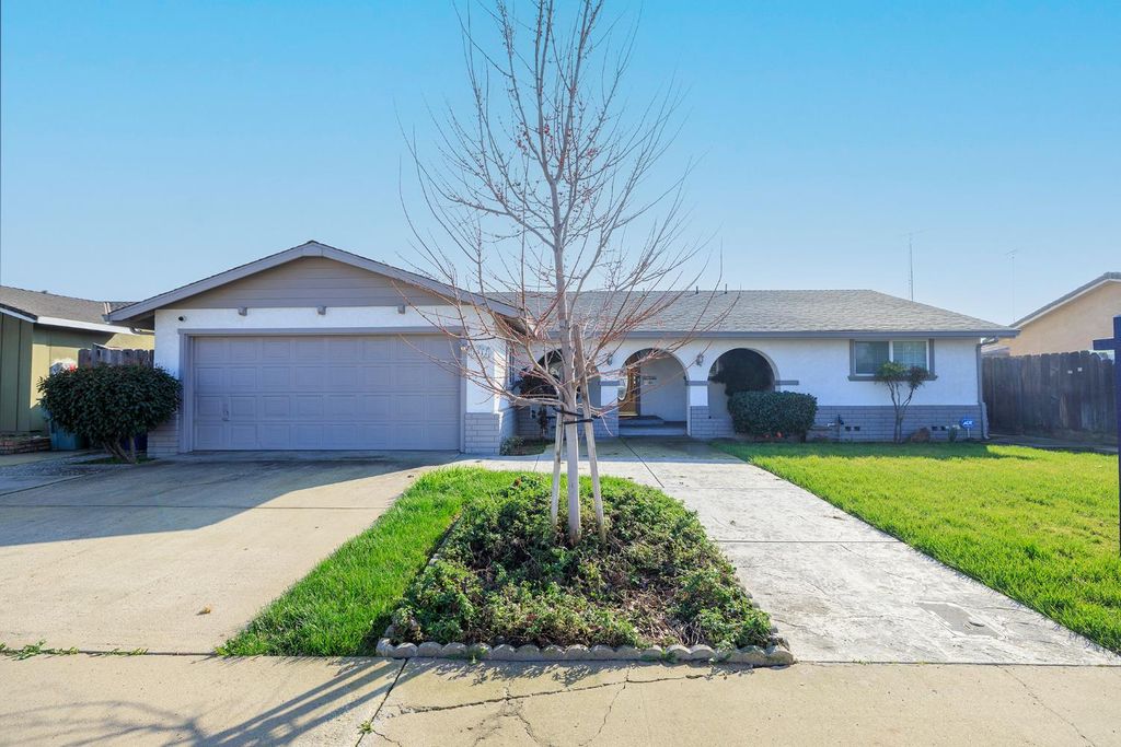 1912 Kendall Ave, Modesto, CA 95355