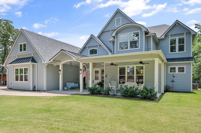 902 Waters Edge Drive, Corsicana, TX 75109