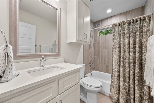 902 Waters Edge Drive, Corsicana, TX 75109