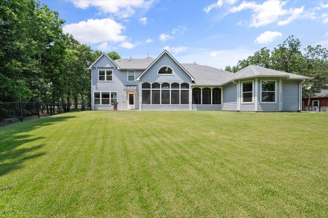 902 Waters Edge Drive, Corsicana, TX 75109