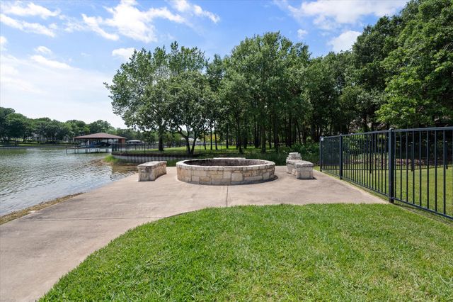 902 Waters Edge Drive, Corsicana, TX 75109