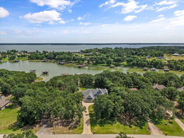 902 Waters Edge Drive, Corsicana, TX 75109