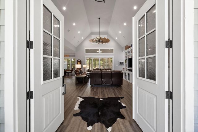 902 Waters Edge Drive, Corsicana, TX 75109