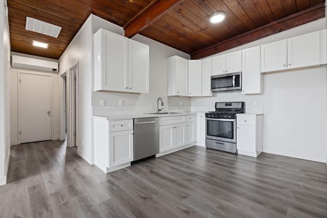 2023 Ellis St, Modesto, CA 95354