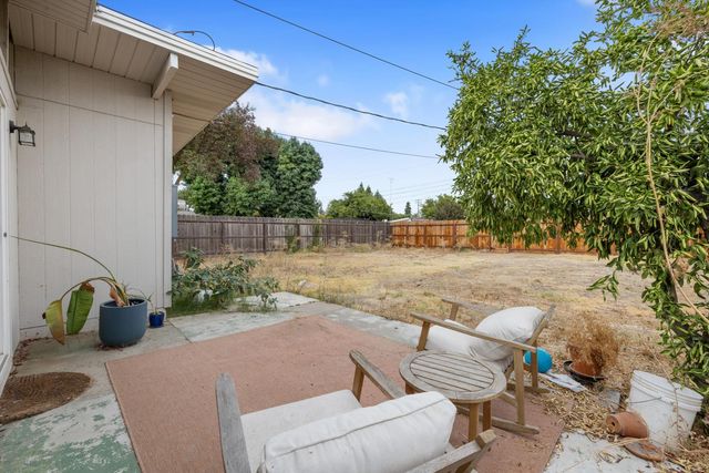 2023 Ellis St, Modesto, CA 95354