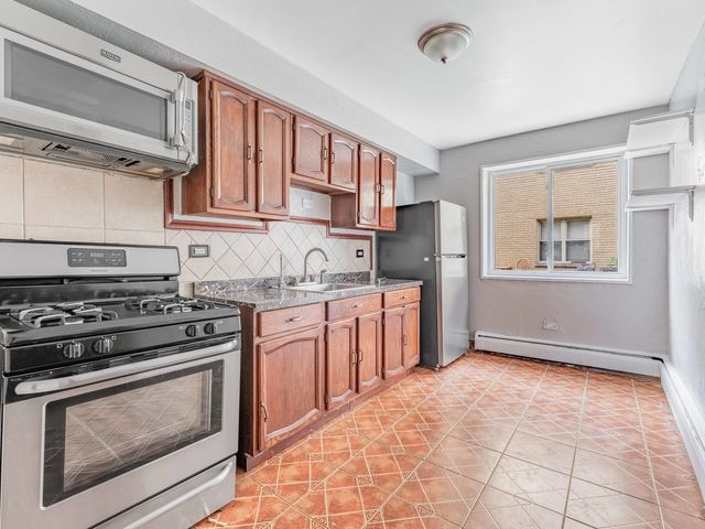 2123 Howard Street 1H, Evanston, IL 60202