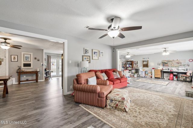 2218 Calle De Arena Street, Gautier, MS 39553