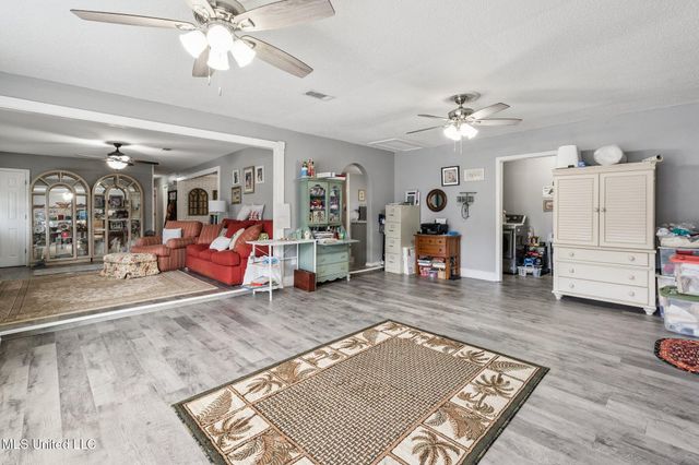 2218 Calle De Arena Street, Gautier, MS 39553