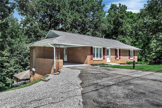 2011 Forest Drive, Seneca, SC 29672
