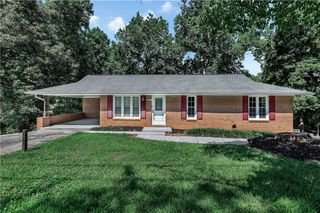 2011 Forest Drive, Seneca, SC 29672