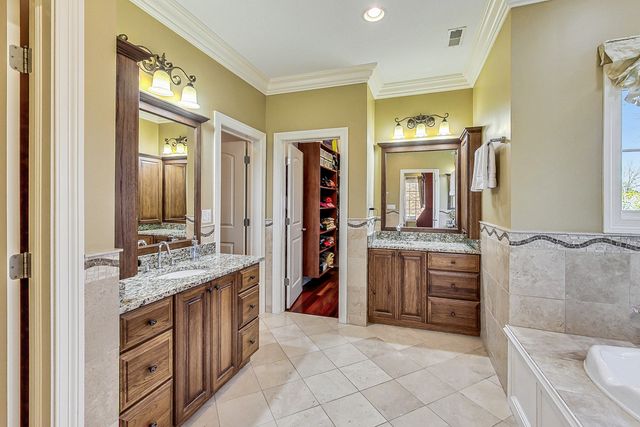 428 S Clifton Avenue, Park Ridge, IL 60068