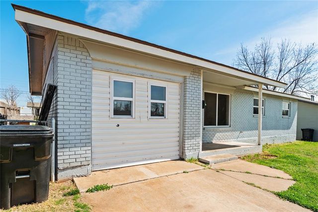 2512 Yorkshire Avenue, Moore, OK 73160