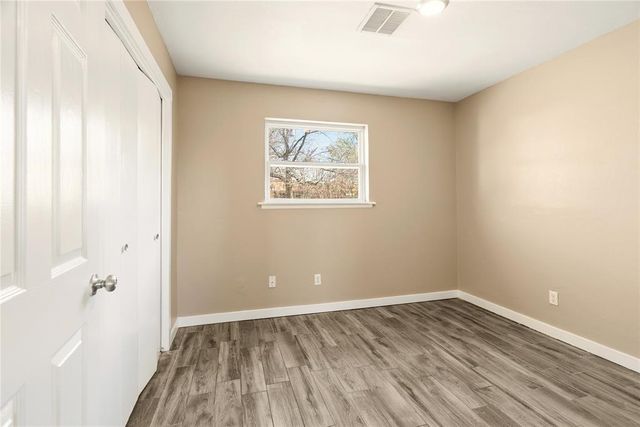 2512 Yorkshire Avenue, Moore, OK 73160