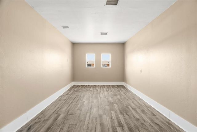 2512 Yorkshire Avenue, Moore, OK 73160