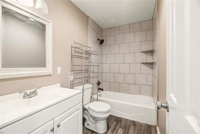 2512 Yorkshire Avenue, Moore, OK 73160