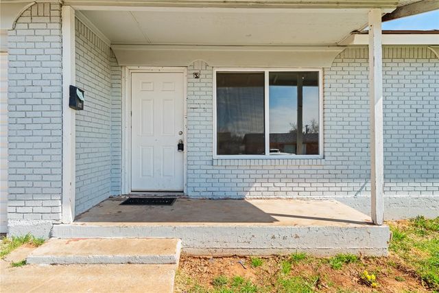 2512 Yorkshire Avenue, Moore, OK 73160