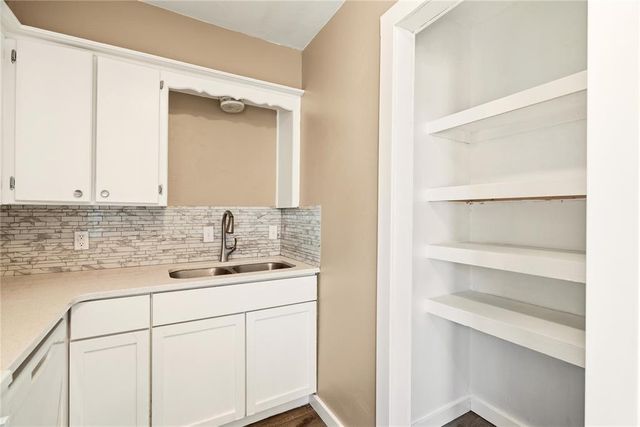 2512 Yorkshire Avenue, Moore, OK 73160