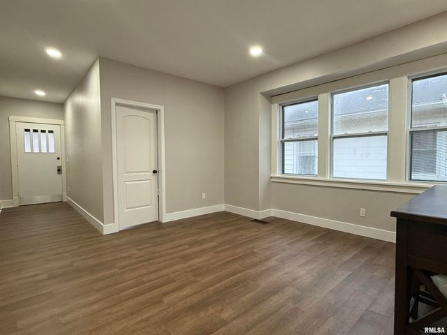 112 E GIFT Avenue, Peoria, IL 61603