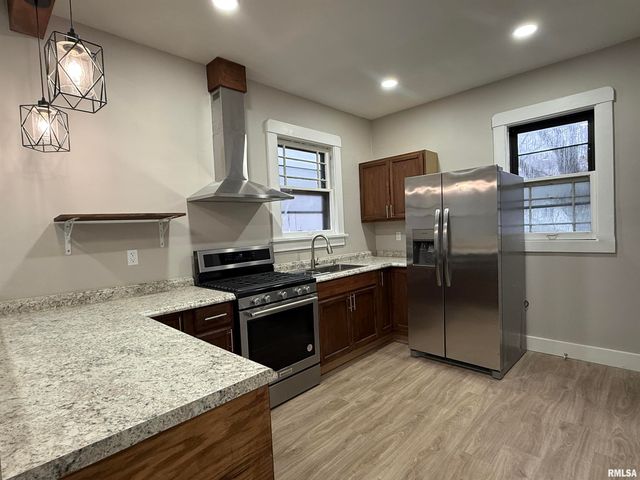 112 E GIFT Avenue, Peoria, IL 61603