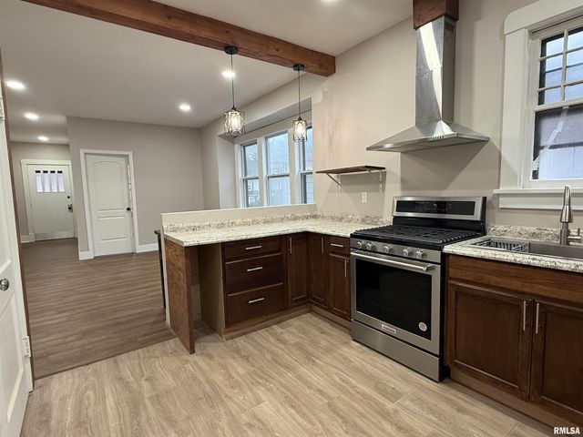 112 E GIFT Avenue, Peoria, IL 61603