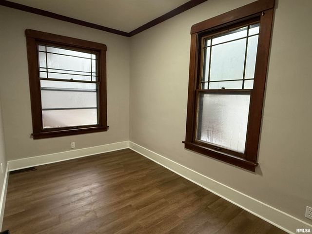 112 E GIFT Avenue, Peoria, IL 61603