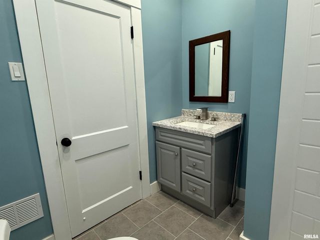 112 E GIFT Avenue, Peoria, IL 61603