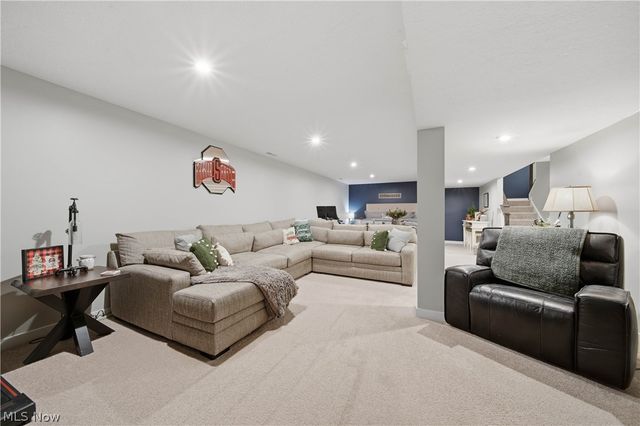 3345 Sandgate Street NW, North Canton, OH 44720