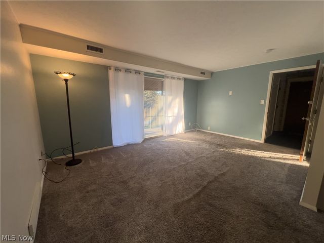 16480 W Heather Lane 304, Middleburg Heights, OH 44130