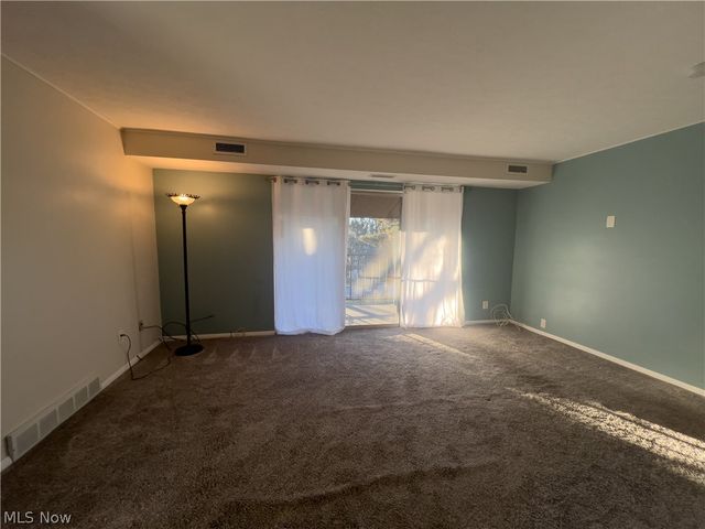 16480 W Heather Lane 304, Middleburg Heights, OH 44130