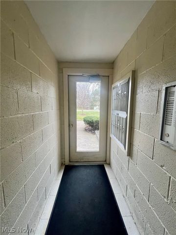 16480 W Heather Lane 304, Middleburg Heights, OH 44130