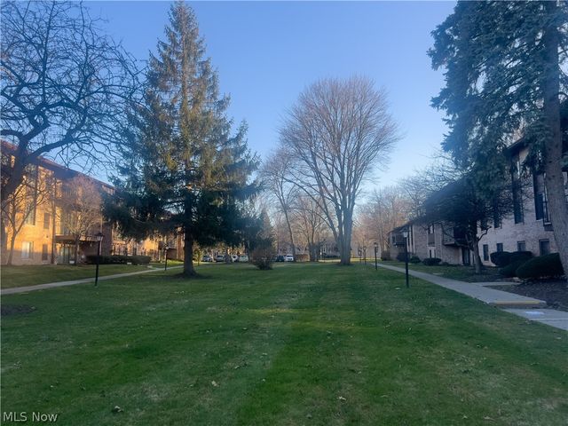 16480 W Heather Lane 304, Middleburg Heights, OH 44130