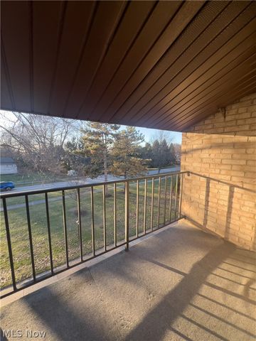 16480 W Heather Lane 304, Middleburg Heights, OH 44130