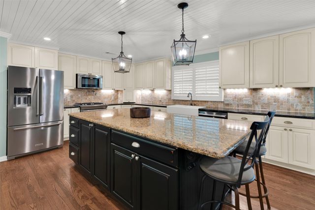2019 Loy Lake Road, Denison, TX 75020
