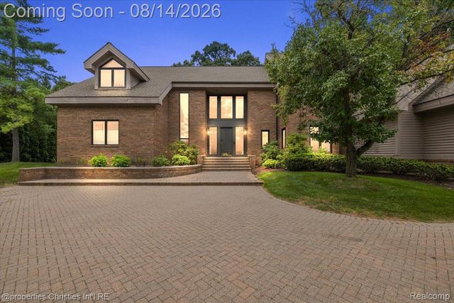 4740 W Wickford, Bloomfield Hills, MI 48302