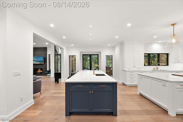 4740 W Wickford, Bloomfield Hills, MI 48302