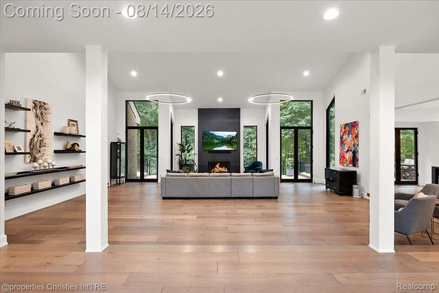 4740 W Wickford, Bloomfield Hills, MI 48302