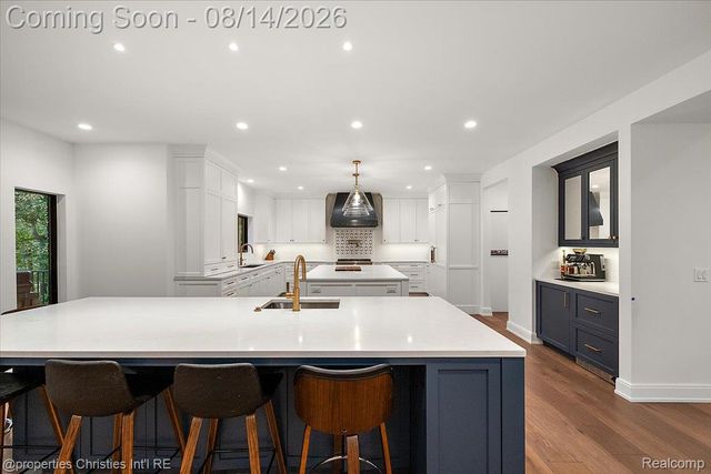 4740 W Wickford, Bloomfield Hills, MI 48302