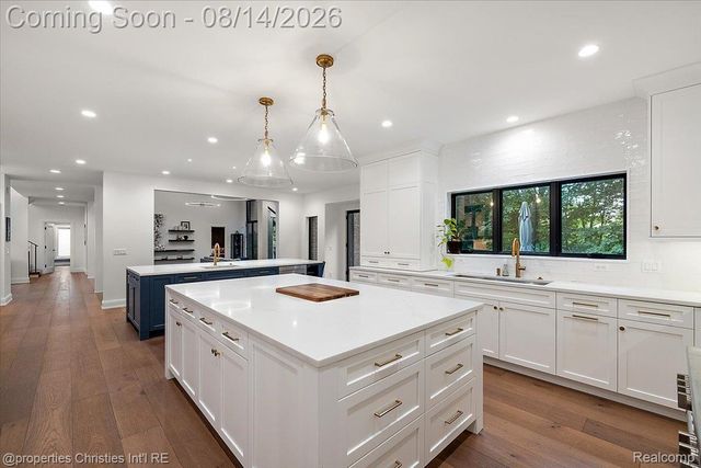 4740 W Wickford, Bloomfield Hills, MI 48302