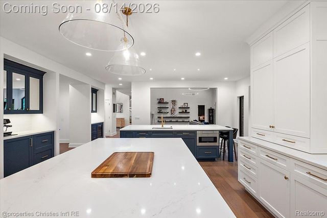 4740 W Wickford, Bloomfield Hills, MI 48302