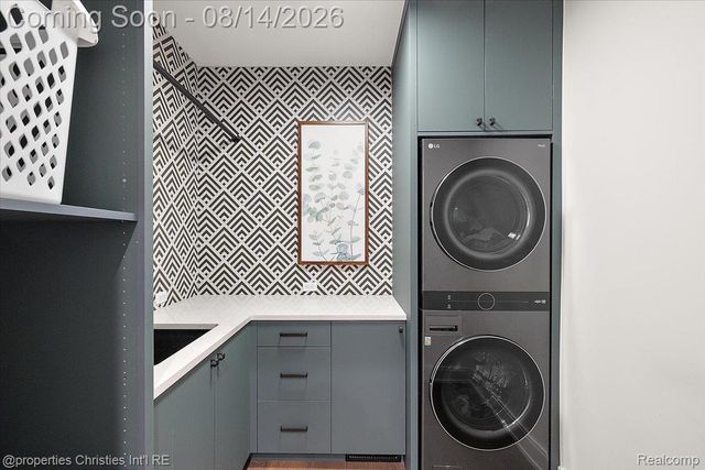 4740 W Wickford, Bloomfield Hills, MI 48302