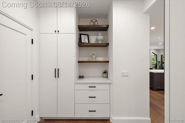 4740 W Wickford, Bloomfield Hills, MI 48302