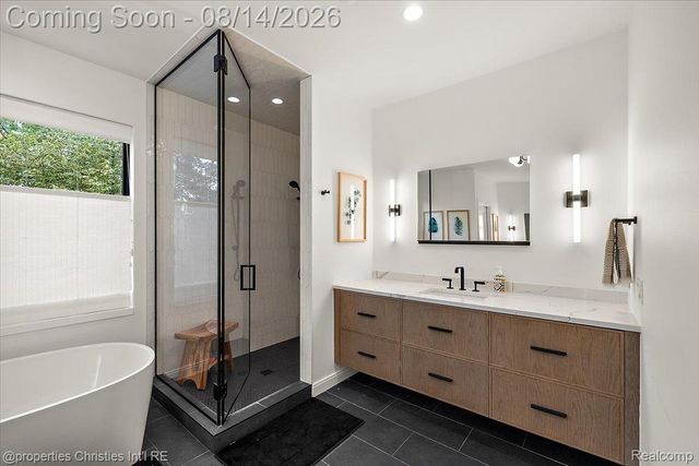 4740 W Wickford, Bloomfield Hills, MI 48302