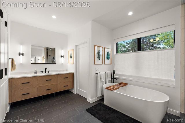 4740 W Wickford, Bloomfield Hills, MI 48302