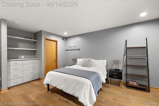 4740 W Wickford, Bloomfield Hills, MI 48302