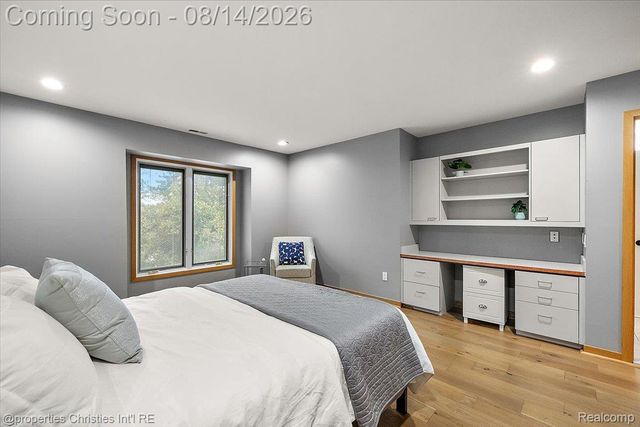 4740 W Wickford, Bloomfield Hills, MI 48302
