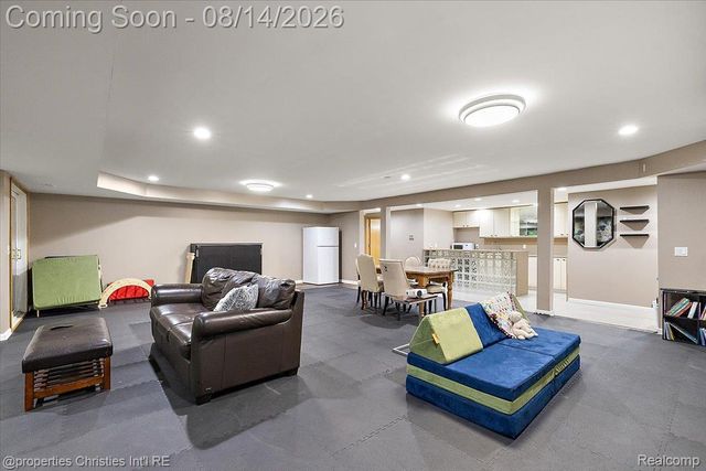 4740 W Wickford, Bloomfield Hills, MI 48302