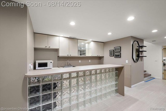 4740 W Wickford, Bloomfield Hills, MI 48302