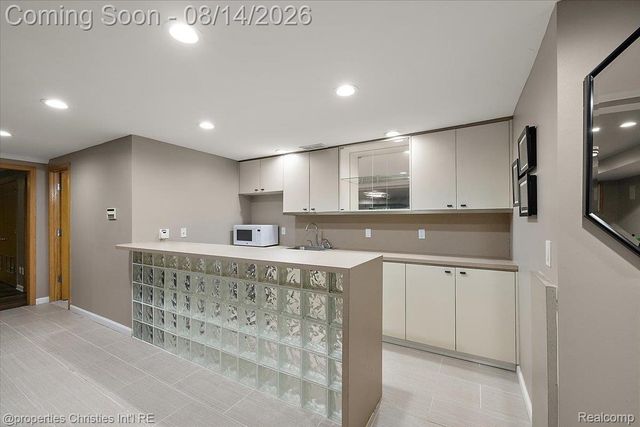 4740 W Wickford, Bloomfield Hills, MI 48302